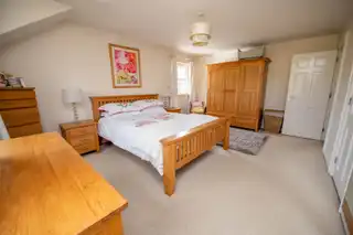 5 LeatbegImage 30