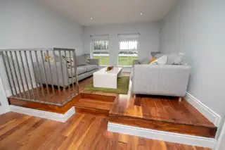 5 LeatbegImage 9
