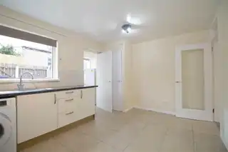 24 Lower CrescentImage 8