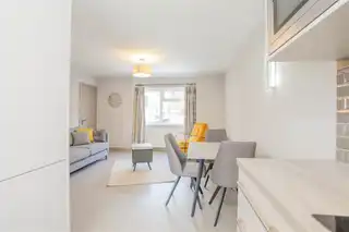 Apt 7 Hillview AvenueImage 7