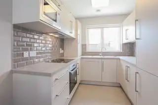 Apt 7 Hillview AvenueImage 5