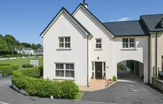 Image 1 for 4 Strangford Manor