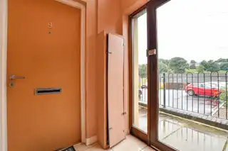 9 Meadowfields CloseImage 4