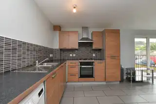 9 Meadowfields CloseImage 7
