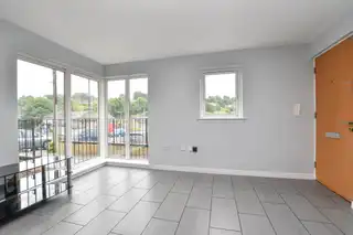 9 Meadowfields CloseImage 8