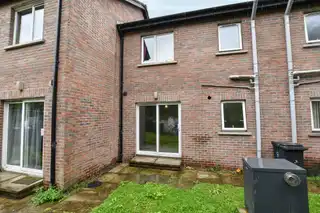 9 Meadowfields CloseImage 14