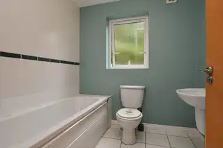 9 Meadowfields CloseImage 11