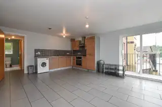 9 Meadowfields CloseImage 5