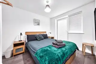 Apt 1, 107 Eglinton StreetImage 12