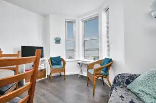 Apt 1, 107 Eglinton StreetImage 9