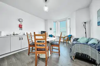 Apt 1, 107 Eglinton StreetImage 8