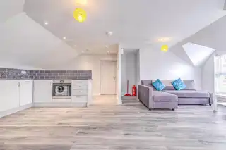 Apt 2, 2 Dunluce AvenueImage 6