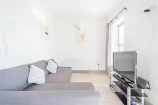 Apt 1, 75 Eglinton StreetImage 3