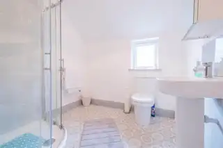 Apt 3, 75 Eglinton StreetImage 7
