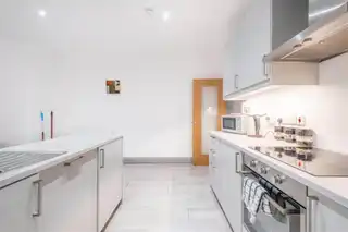 Apt 3, 75 Eglinton StreetImage 3