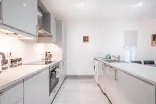 Apt 3, 75 Eglinton StreetImage 2