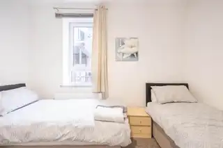 Apt 3, 75 Eglinton StreetImage 6