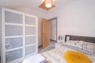 Apt 5, 75 Eglinton StreetImage 7