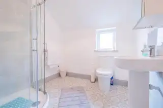 Apt 5, 75 Eglinton StreetImage 8