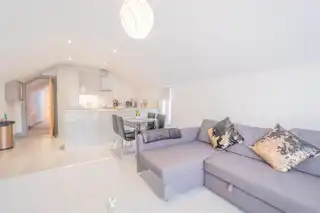 Apt 5, 75 Eglinton StreetImage 6