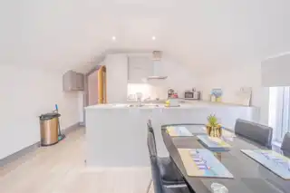 Apt 5, 75 Eglinton StreetImage 5