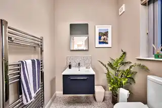 8 Nursery MewsImage 5