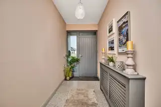 8 Nursery MewsImage 3