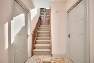 8 Nursery MewsImage 4