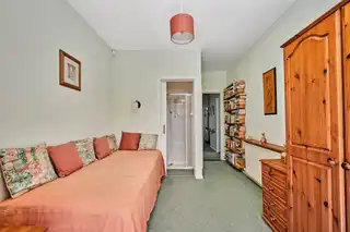10 Lever RoadImage 16