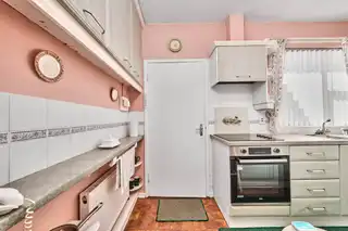 10 Lever RoadImage 13