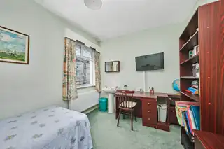 10 Lever RoadImage 21