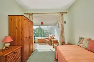 10 Lever RoadImage 15