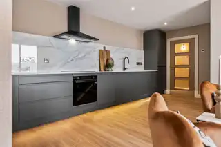 Apartment 5, 17 The PromenadeImage 4