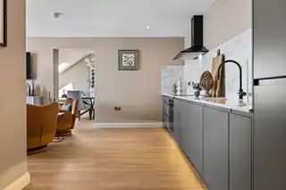 Apartment 5, 17 The PromenadeImage 5