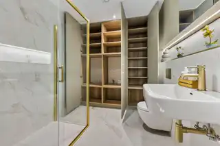 Apartment 5, 17 The PromenadeImage 26