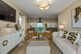 Apartment 5, 17 The PromenadeImage 8