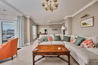Apt 3, Flat 3, 10 The CrescentImage 10