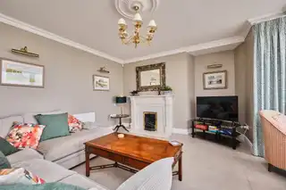 Apt 3, Flat 3, 10 The CrescentImage 8