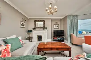 Apt 3, Flat 3, 10 The CrescentImage 9
