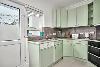 Apt 3, Flat 3, 10 The CrescentImage 17