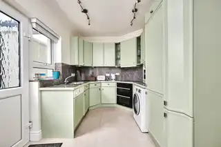 Apt 3, Flat 3, 10 The CrescentImage 16