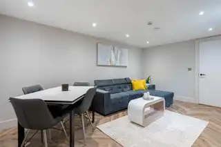 Apt 4, 37 WestImage 2