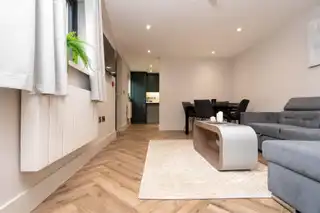 Apt 4, 37 WestImage 5