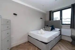 Apt 4, 37 WestImage 11