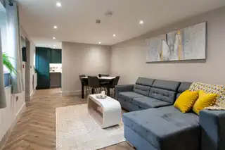 Apt 4, 37 WestImage 4