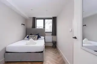 Apt 4, 37 WestImage 10