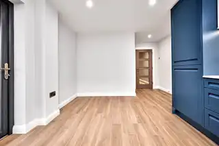 Apartment 3, 17 The PromenadeImage 9
