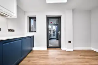 Apartment 3, 17 The PromenadeImage 10