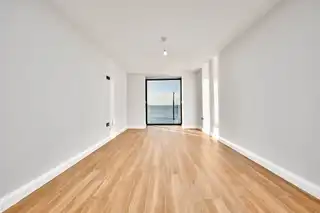 Apartment 3, 17 The PromenadeImage 13