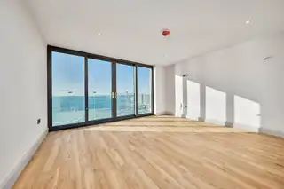 Apartment 6, 18 The PromenadeImage 9